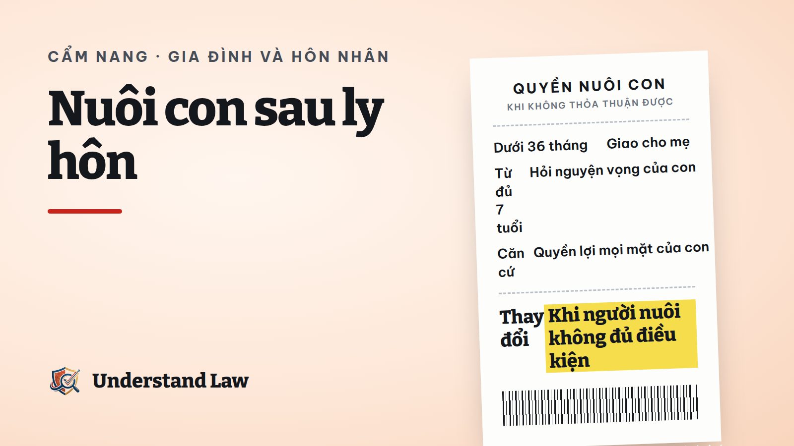 Em bé ôm gấu bông đứng giữa bố và mẹ