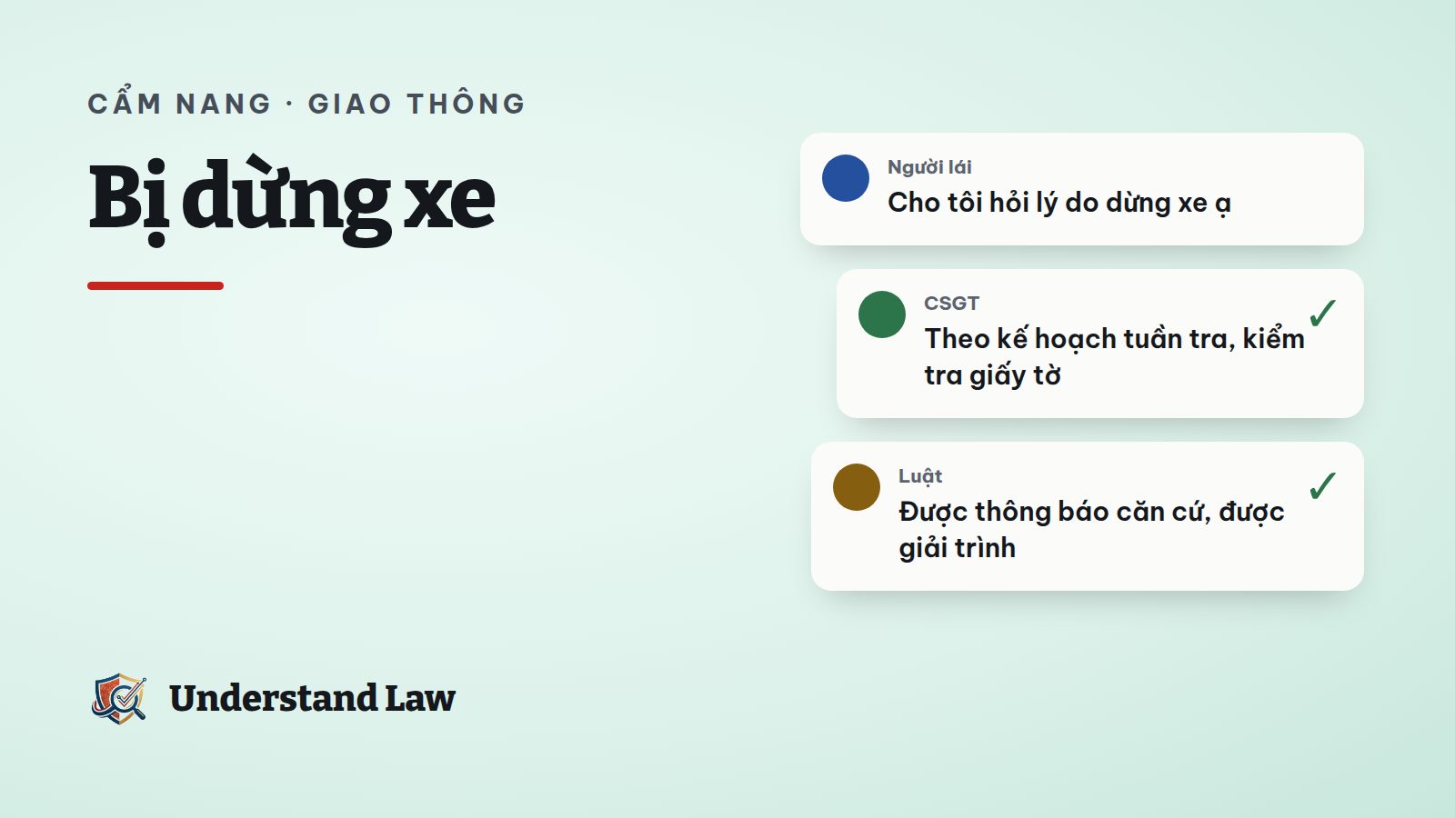 Cảnh sát giao thông giơ gậy hiệu lệnh trước một chiếc xe máy
