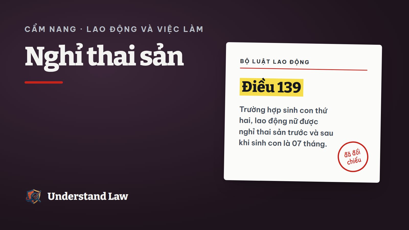 Đôi giày em bé đặt cạnh tờ lịch với 7 tháng được tô màu