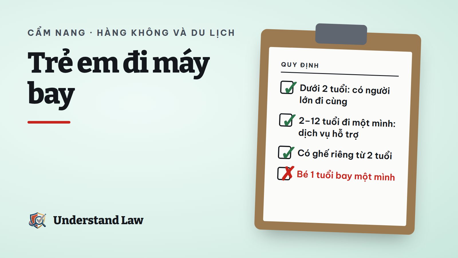 Em bé đeo thẻ đi một mình được tiếp viên dắt tay